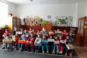 Moldovan schoolchildren receive their shoeboxes