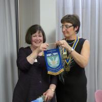 Sue Clark presenting our club banner to President Christine Voltz of the Rotary Club of Nancy Majorelle.