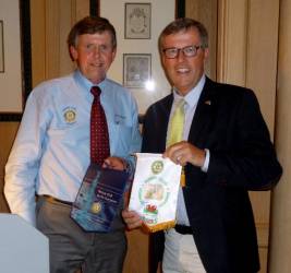 President Elfed and President Manfred Hess exchange club banners