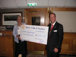 President Gordon presents cheque