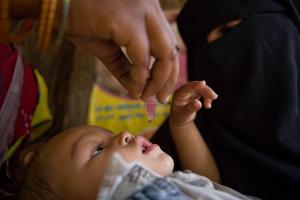 Administering polio vaccine