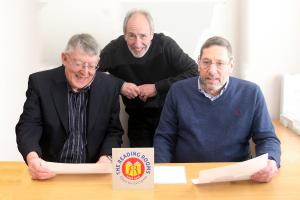 Reading Rooms Vice Chairman, Rotary Past President and Current President judge the entries.