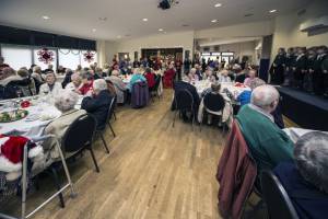 Thame’s Mayor Leading Karaoke Session with John Hampden’s Children Choir at the Senior Citizens Christmas Tea Party