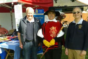 Mike and Ian meet Col Bob Burgess of The Sealed Knot in a sunny Cae Glas Park today.