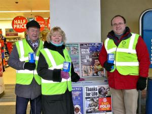 VP Martin extracts money for Rotary outside Tesco, Brigg