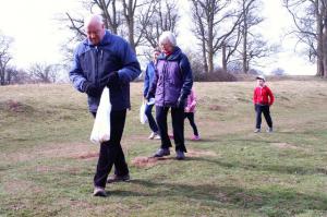 Walkers raising much needed funds for the refurbishment of Parkside Hall, Ampthill. Route 4.5 miles on the
Greensand Ridge starting & finishing at Cricket Pavilion.
Also a 1.5 route around the Park

