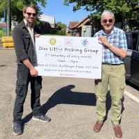 ROTARY PROVIDE SIGN FOR DISS LITTER PICKING GROUP