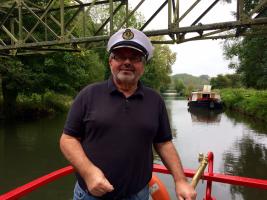 I look like a captain, I wear the captain's hat, therefore I must be the captain. <br/>Slight problem, I'm left handed.