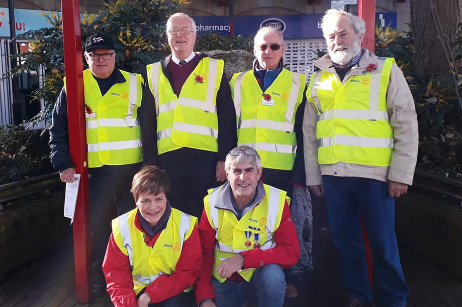 Rotary Club of Clevedon Yeo Assisting with Armistice Day Celebrations Clevedon Triangle