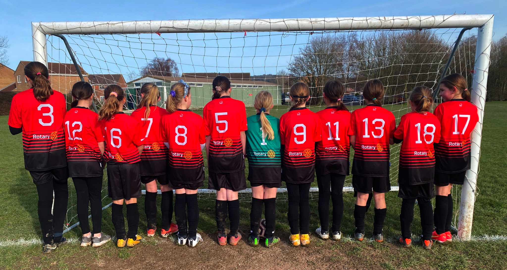 Clevedon Yeo Rotary supporting  Clevedon United Vixens under 10s with their new kit