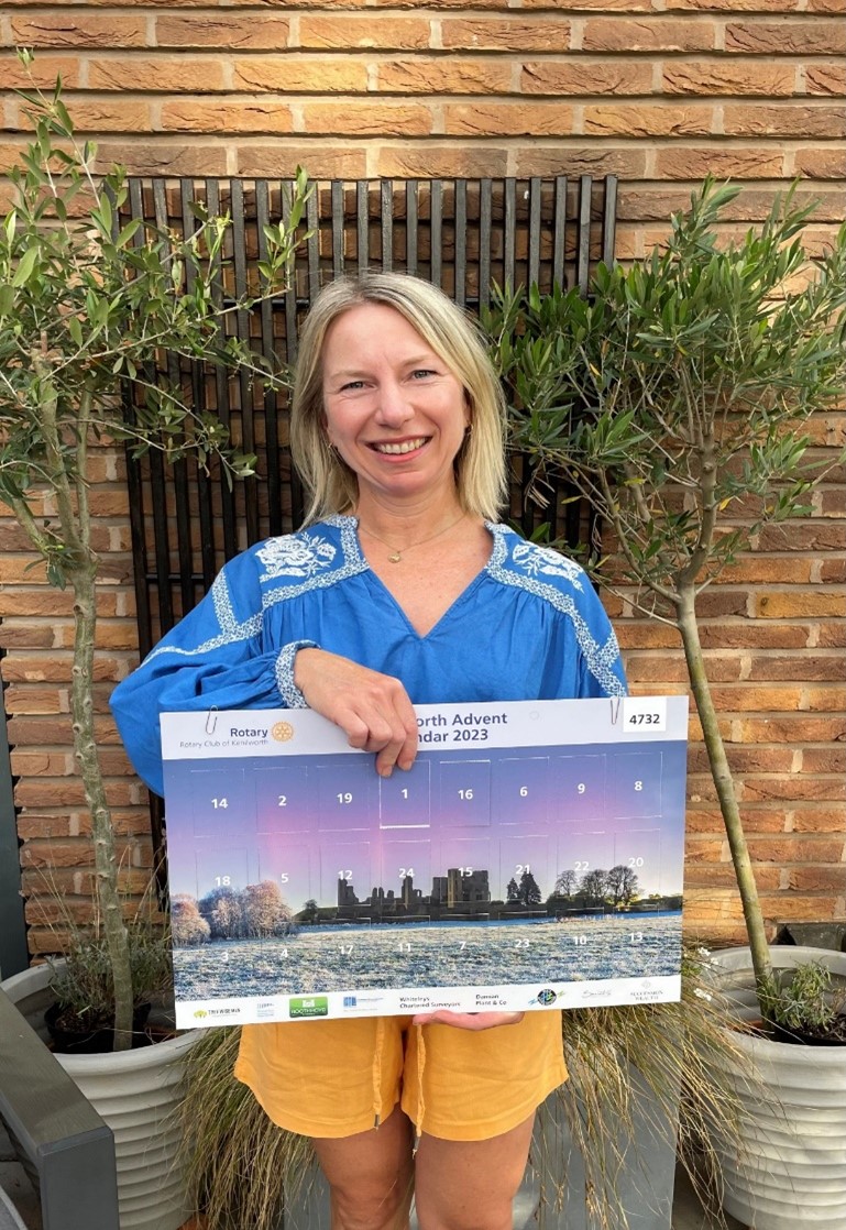A person holding a pictureDescription automatically generated