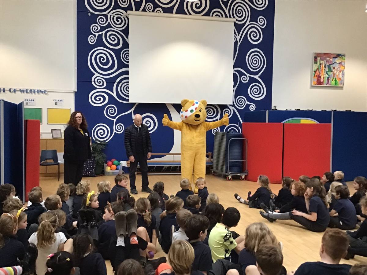 Pudsey meets the children
