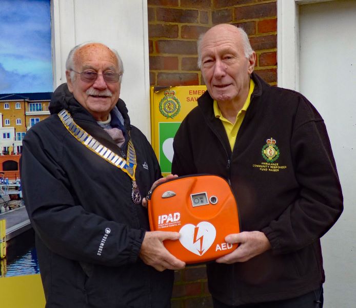 Donating Defibrillator for the Town Centre