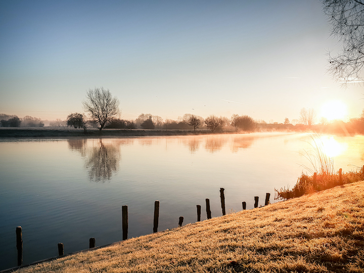 Picture of the River Thames at dawn.