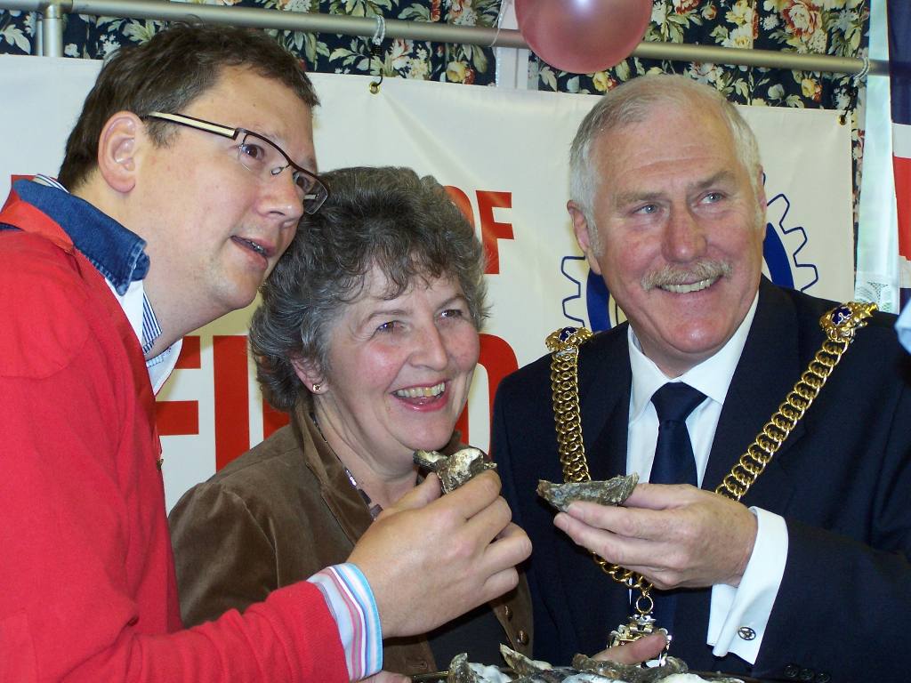 Official Twinning event May 2006 - Club Presidents and Mayor sealing the Twinning with Oysters!