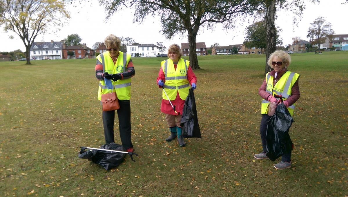 Picking Litter in Gerrards Cross, Chalfont St Peter and Chalfont St Giles - 