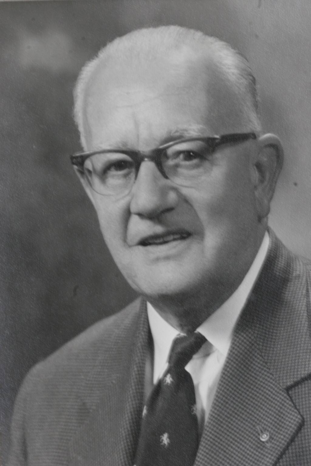 Past Presidents 1950-1959 (click here) - Albert Edward Minton 1957/8