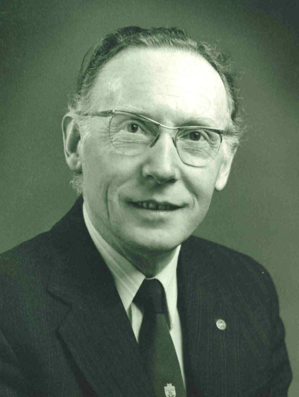Past Presidents 1970-1979 (click here) - Geoffrey Featherstone 1974/5