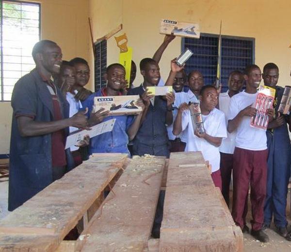 2015: Visit to Tanzania - New carpentry tools for Ghona College 