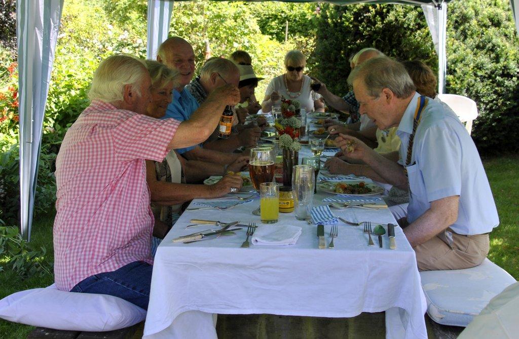Lunch meeting at Bruce Morgan's Leintwardine - Sharing food and laughs 1