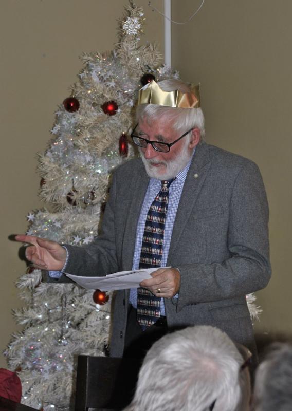 Golfing Rotarians Christmas lunch Portway, Staunton - Brian putting the world to rights