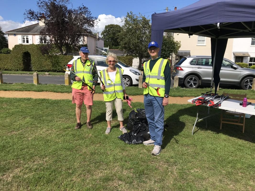 Picking Litter in Gerrards Cross, Chalfont St Peter and Chalfont St Giles - 22 August