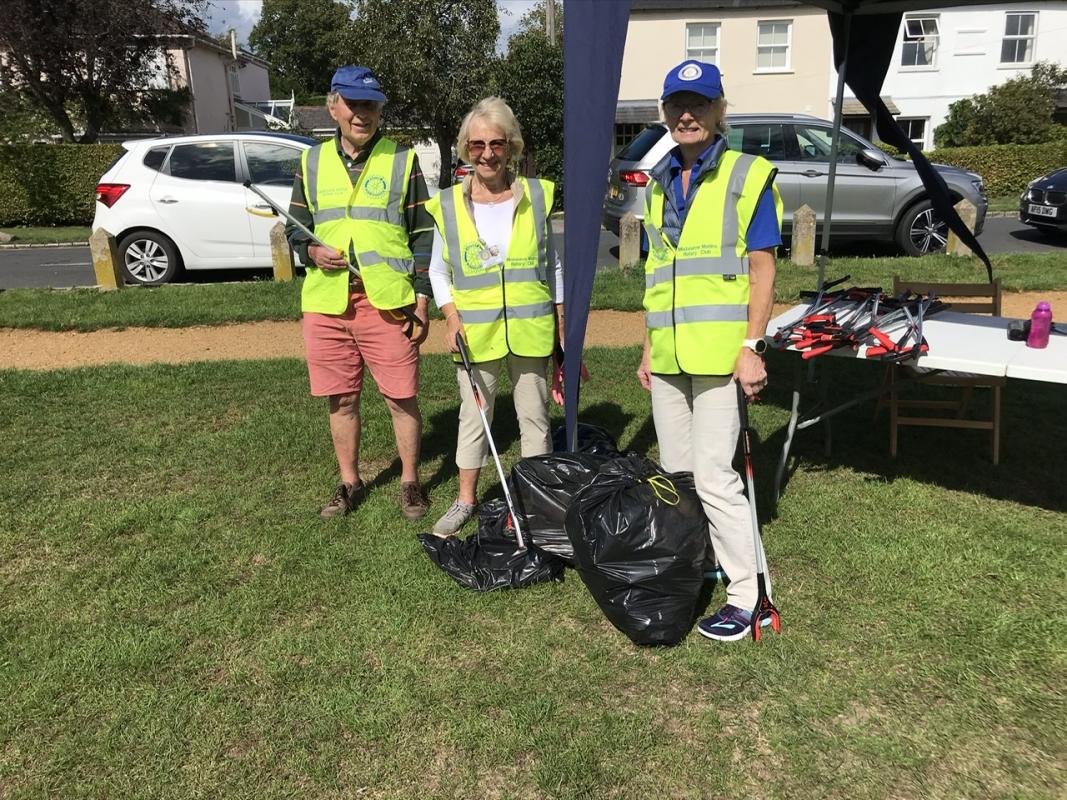 Picking Litter in Gerrards Cross, Chalfont St Peter and Chalfont St Giles - 22 August