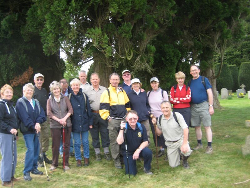 Walking weekend 2009 - Friday team, including some fat bloke with a blue T-shirt