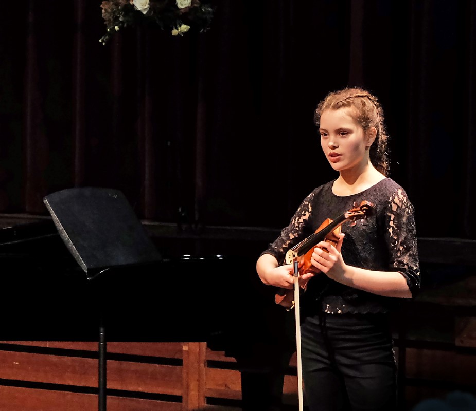 FINAL - SOUTHERN COTSWOLDS ROTARY YOUNG MUSICIAN COMPETITION, 2016 - Castle School playing violin.
