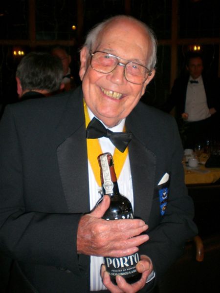 PRESIDENT'S NIGHT 2010 - ... and it was won by a grateful Rtn John Taylor.