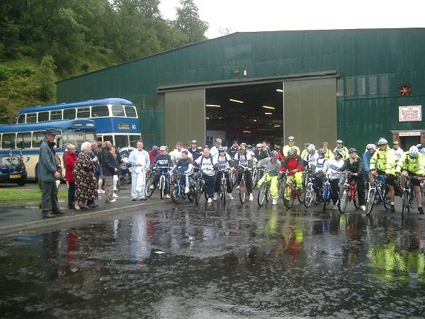 Two Capitals Cycle Run 2007 - Margaret Dean, Lord Lieutenant of Fife lines up the riders for the start