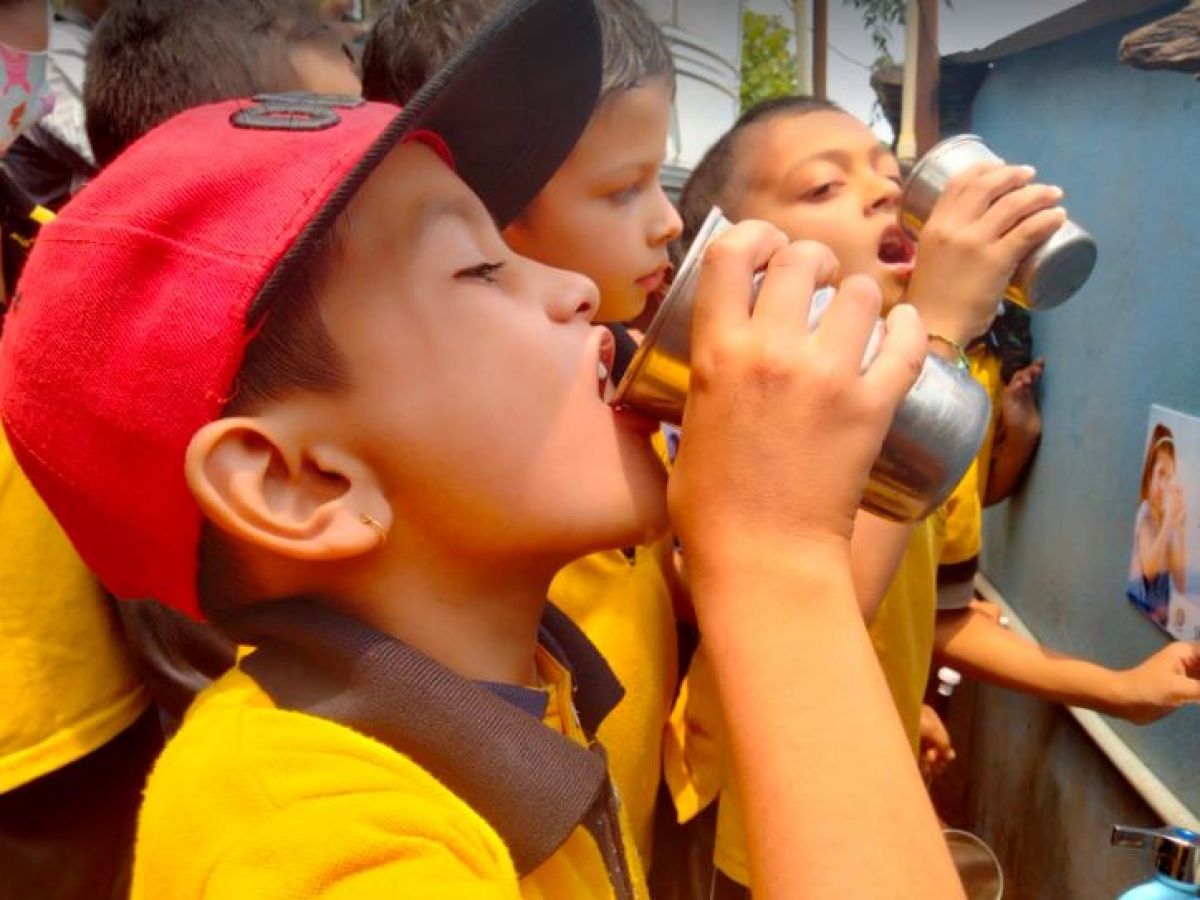 Nepal Project for clean water - The children can now drink clean water