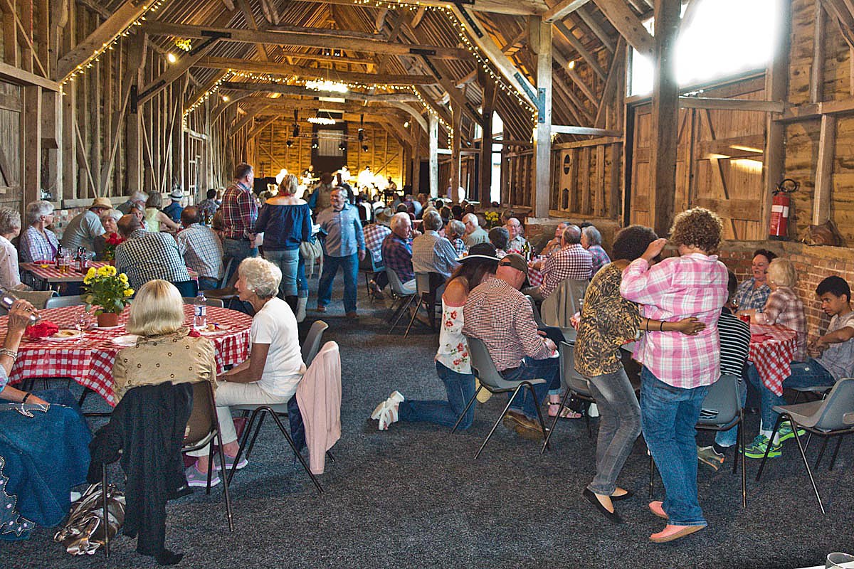 Hungerford Does Country -  