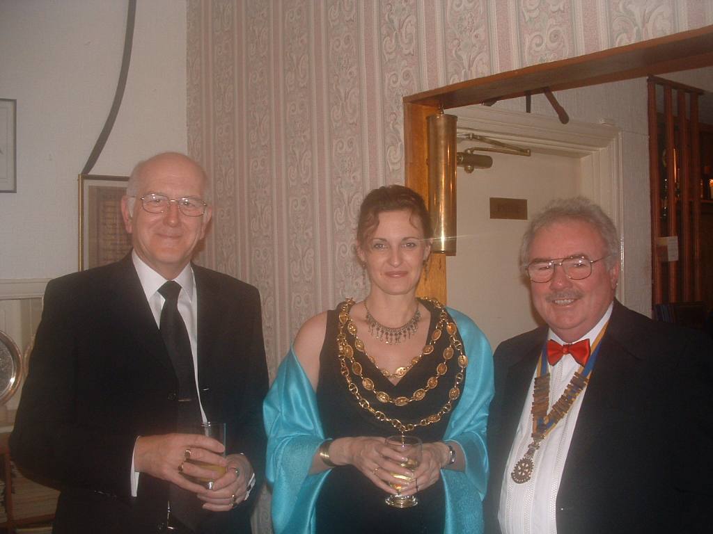 Charter 2005 - Mayor Cllr. Michelle Roberts with Cllr. Dave Pidduck & President Bob