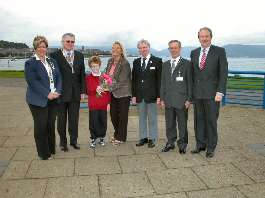 Opportunity Walks 2008 The Children - The Scottish Parliamnet Minister Linda Fabiani MSP arrives.