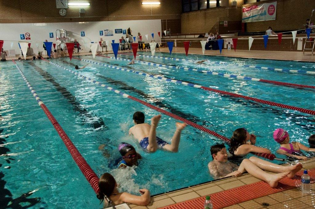 Purley Swimathon 2017 - Pictures - We are underway - such gusto ...