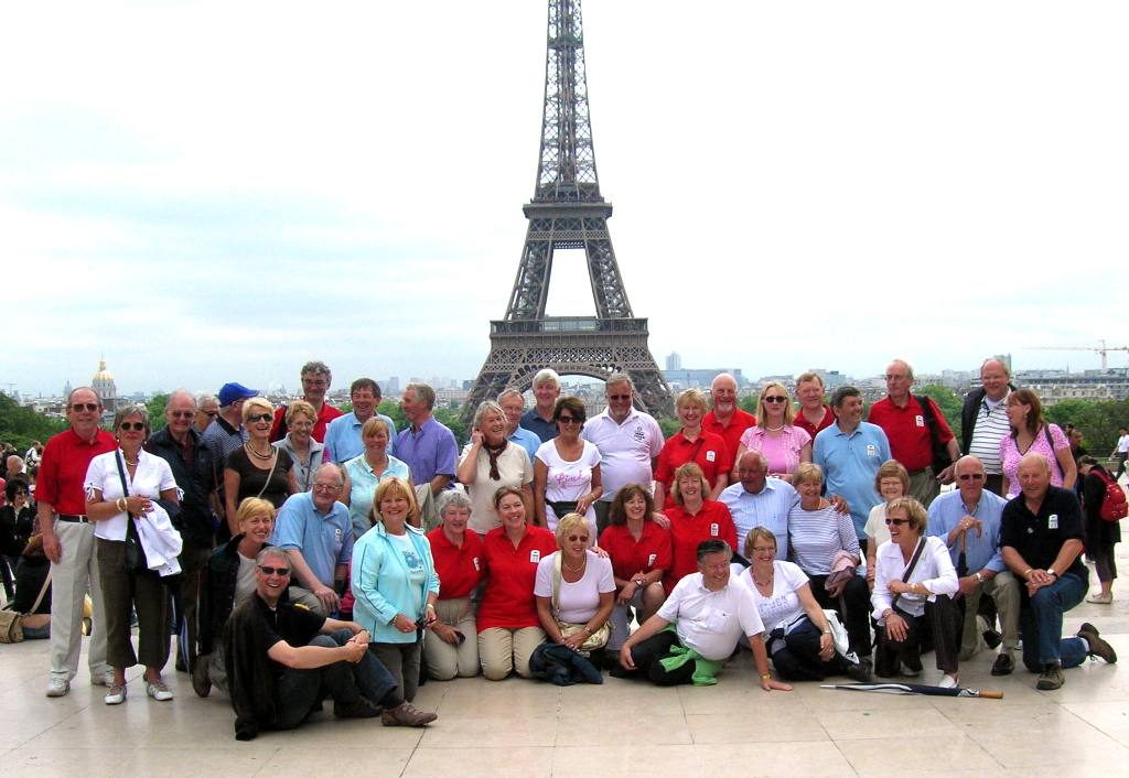 En route on Seine Cycle - Group at Eiffeltower, shows the cyclists and welcoming party by the Eiffel Tower, Paris after the en