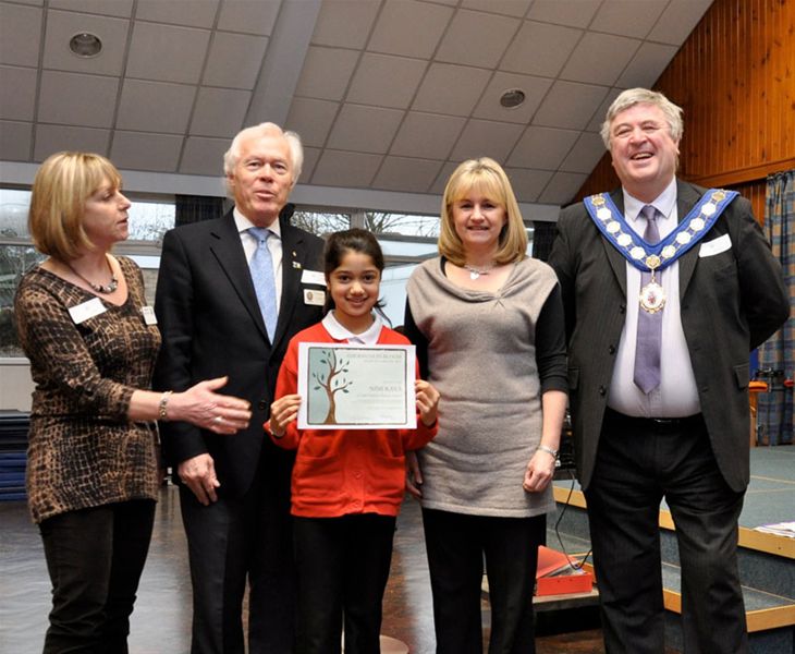 2-7 February 2011 - Town Council Signature Flower Bed Design Competition awards presented - Nimi Kava with Cllr Ros Aitken, Amersham Rotary Club President Chalmers Cursley, Little Chalfont Primary School Head Teacher Tracey Dowling and Amersham Town Mayor Cllr Martin Phillips.