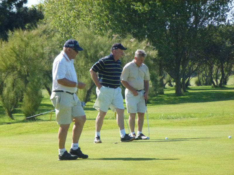 Hearts & Smiles Golf Day (20 June 2014) - Steve Hogg checks out his 22 foot put (he makes it)