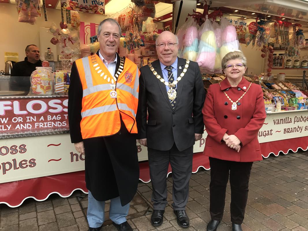 Kids Out at the Mart 2017 - President Bob with the Mayor and Mayoress - the Chain Gang