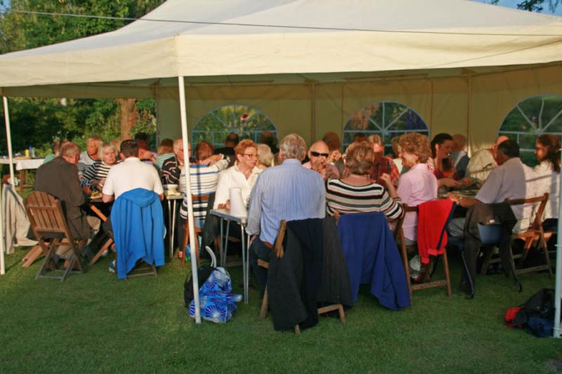 Jun 2012 Club Barbeque - Harlton (no meeting at the University Arms) - All enjoying good food and conversation