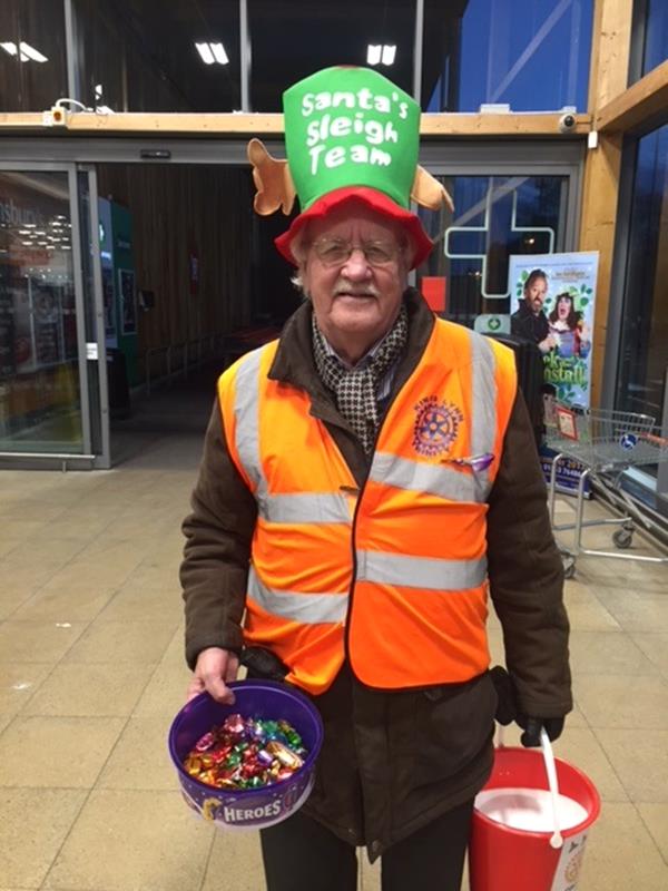 Santa's Outings 2017 - PDG Peter Harris with bucket and tin at Sainsburys