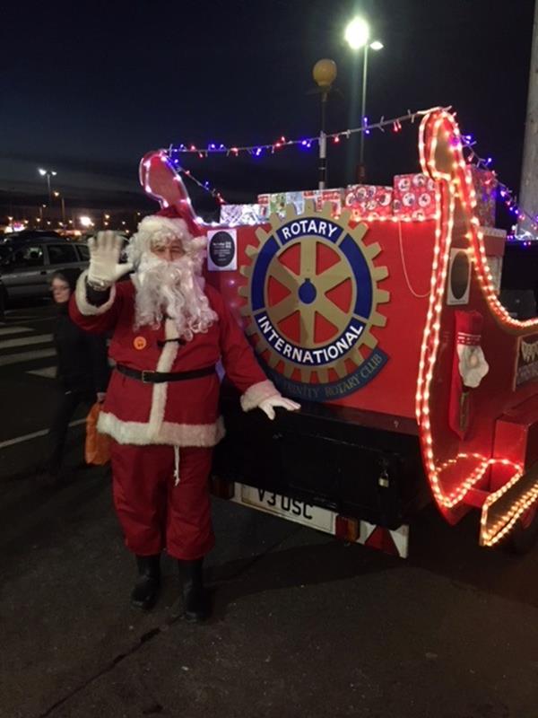 Santa's Outings 2017 - Proudly displaying the Trinty Rotary Wheel