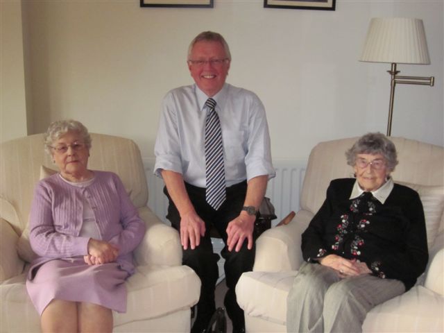 Contact the Elderly pictures - A thorn between two roses