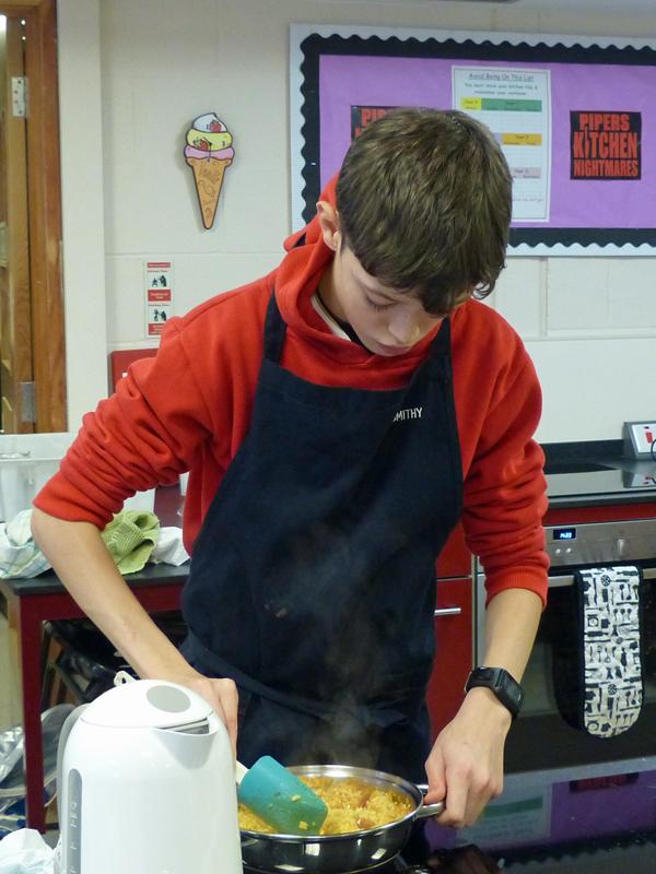Young Chef 2016 - Matt-Smith-2-cooking-800x600