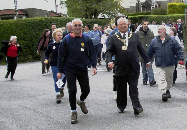 Two4Six Walk 2008 - High Peak Mayor Robin Baldry and 2008-09 President Ian Saunders lead off