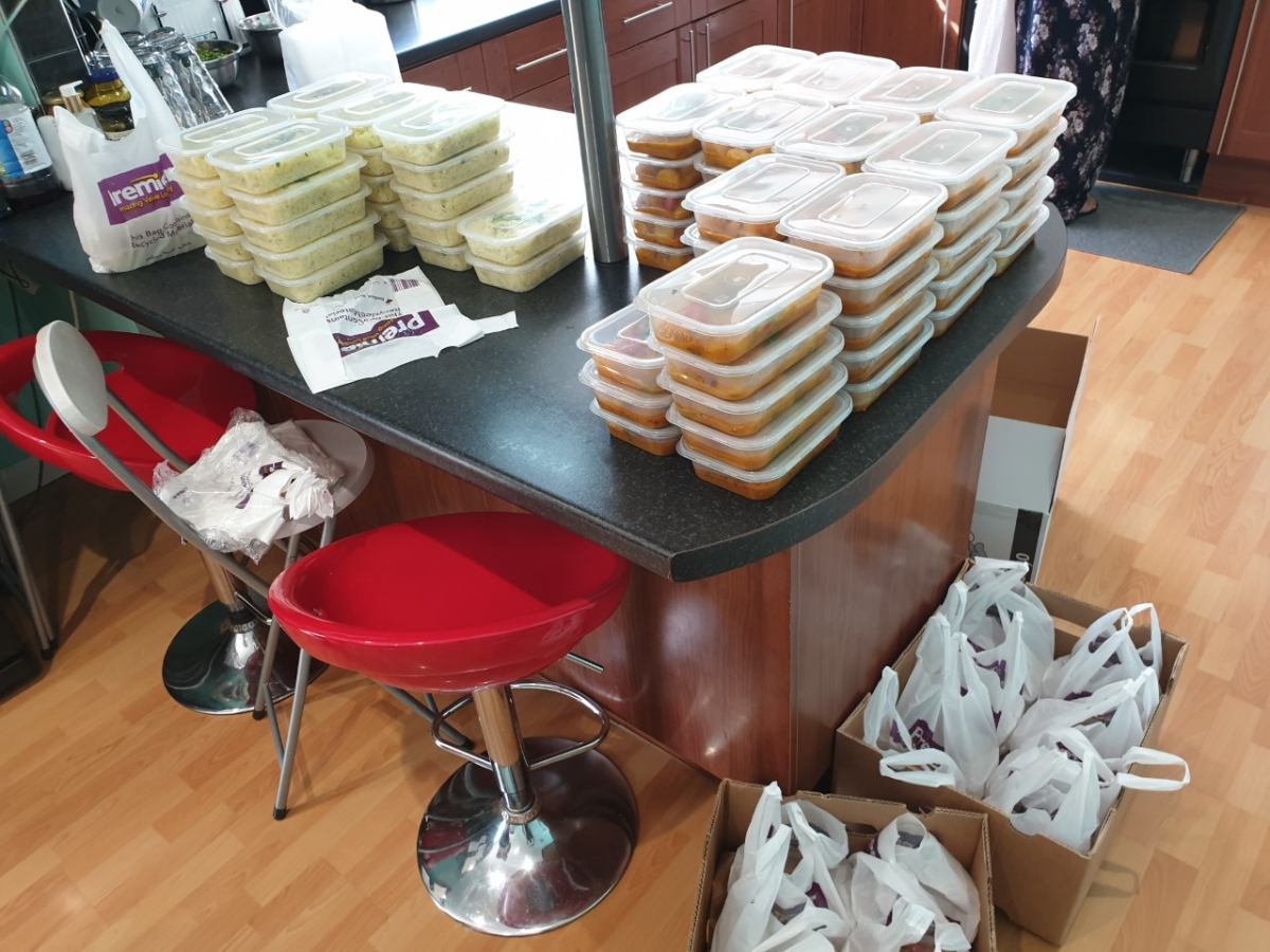 Anwar Hussain distributes third batch of free curries - Preparation