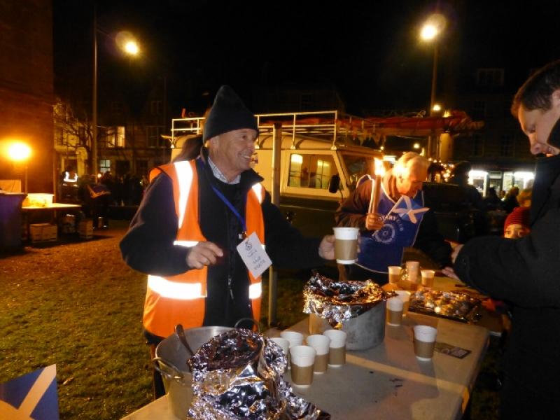 St Andrews Festival mulled wine and mince pies - P1010638 (2) (640x480)