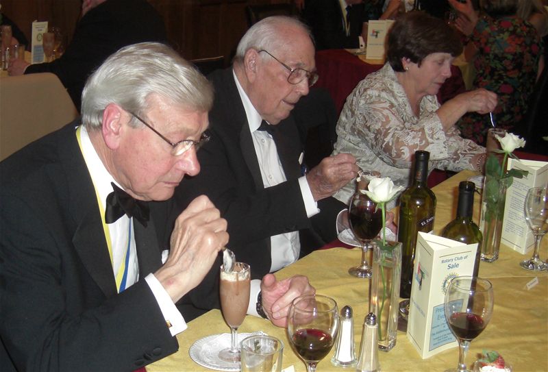 PRESIDENT'S NIGHT 2009 - Tucking in - Rtn. John Robinson, Rtn. John Taylor and Mrs Mai Whelan