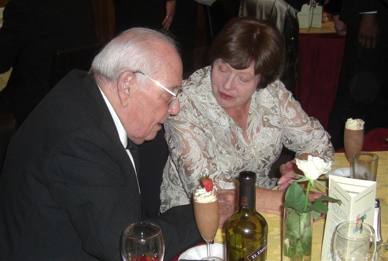 PRESIDENT'S NIGHT 2009 - Rtn. John Taylor compares just desserts with Mrs Mai Whelan